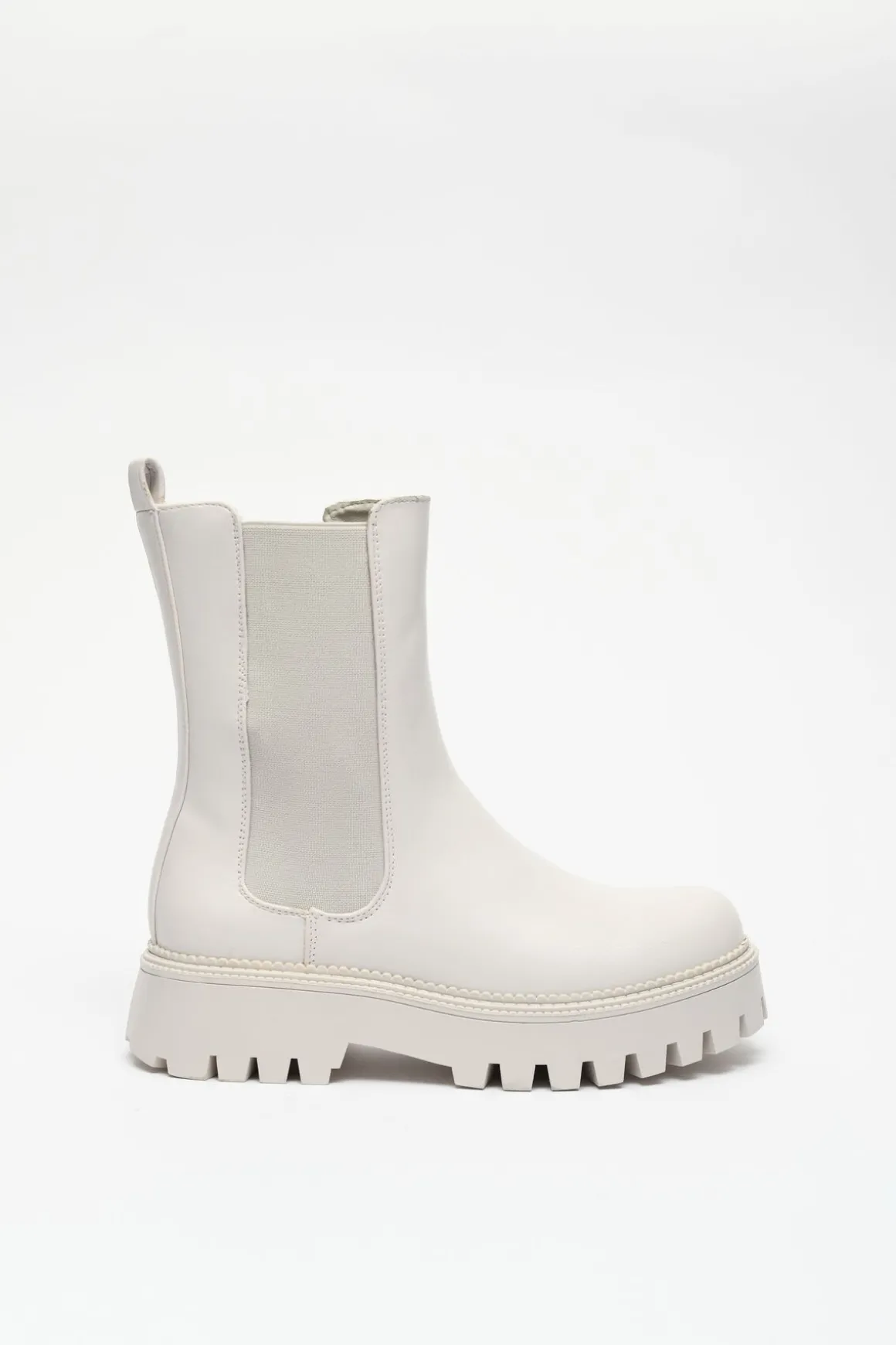 Discount STEVE MADDEN Briona Lug Sole Chelsea Boot Shoes