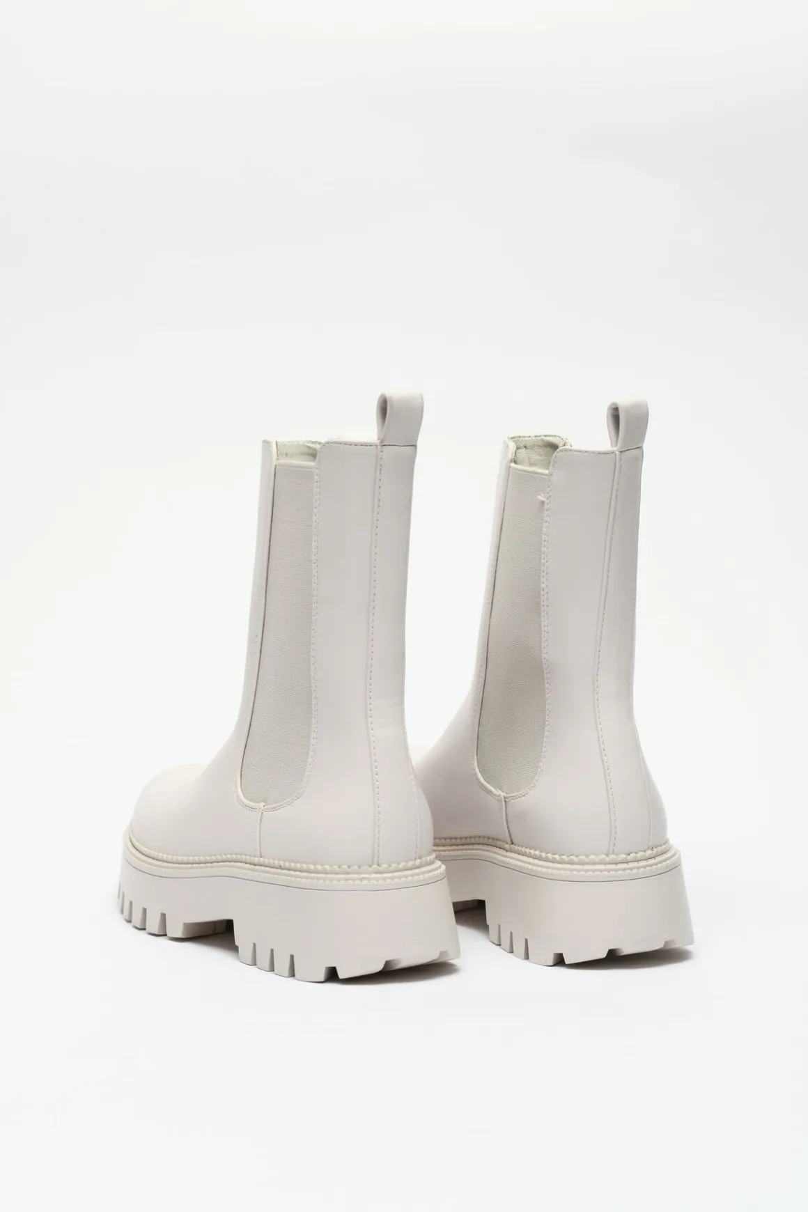 Discount STEVE MADDEN Briona Lug Sole Chelsea Boot Shoes
