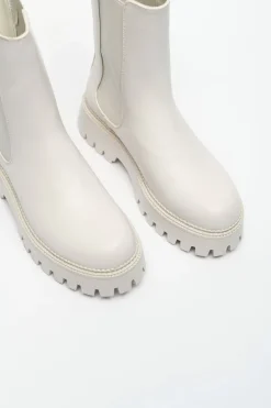 Discount STEVE MADDEN Briona Lug Sole Chelsea Boot Shoes