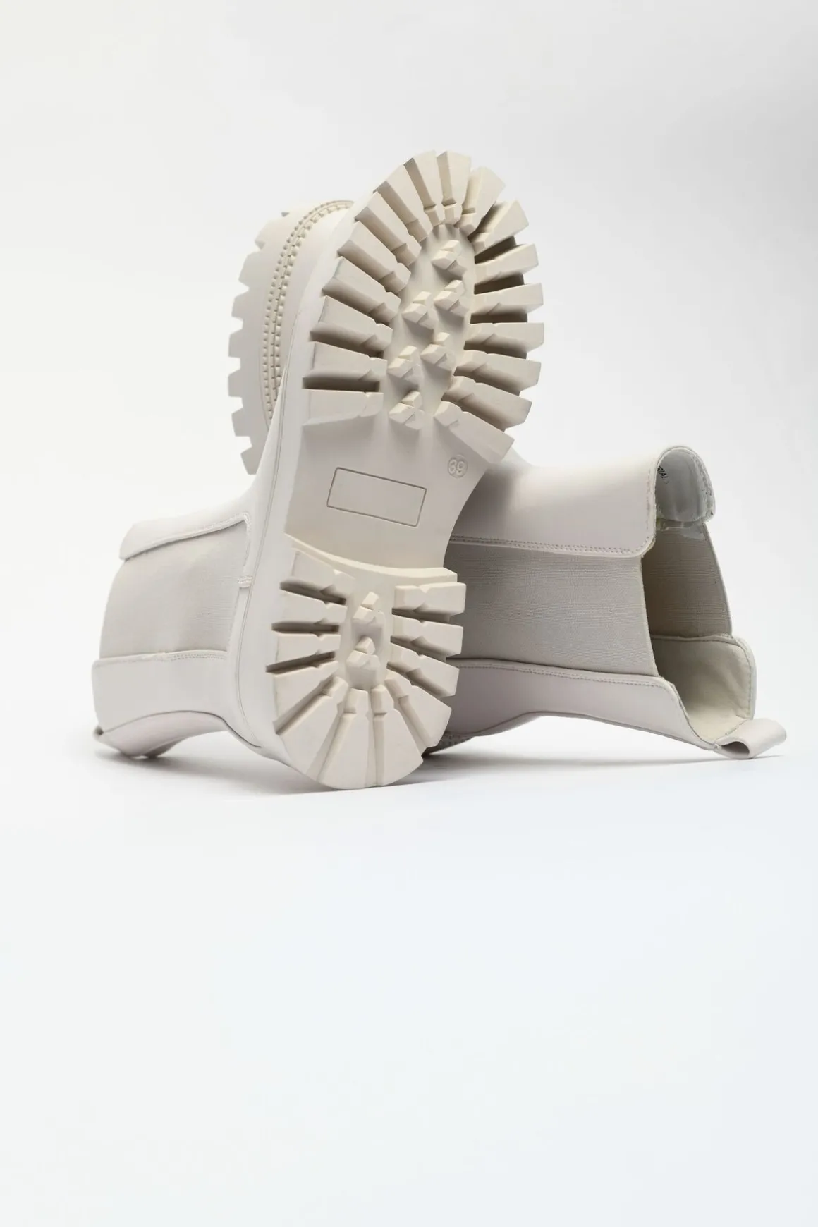 Discount STEVE MADDEN Briona Lug Sole Chelsea Boot Shoes